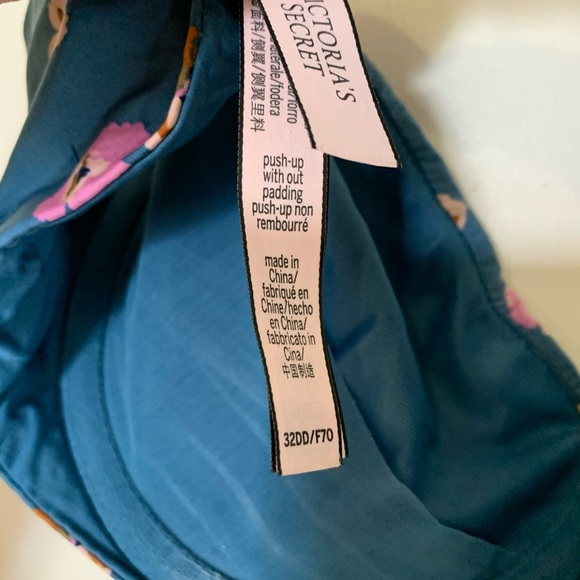 Victoria’s Secret Bra - Picture 2 of 2